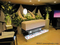 画像：無宗教葬の祭壇